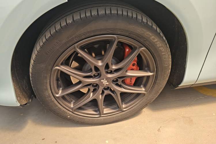 Used IM LS6 2023 Max Standard Edition Left Front Wheel Hub