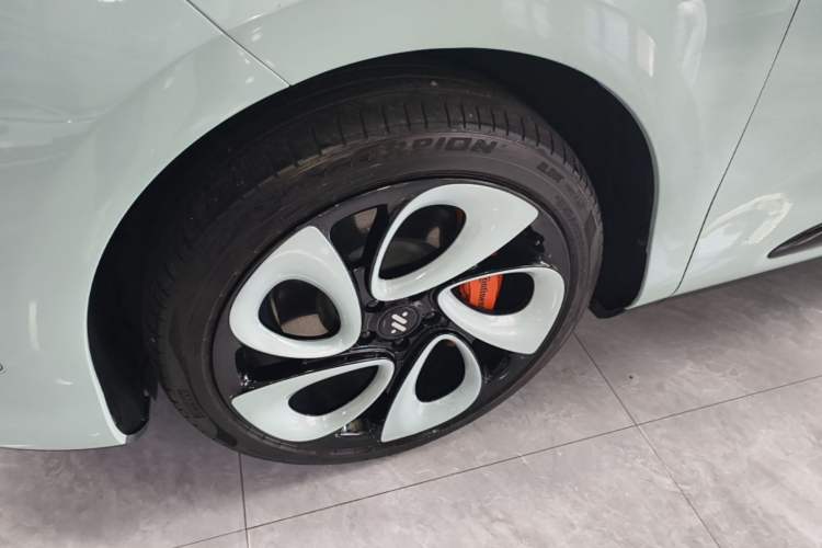Used IM LS6 2023 Max Enhanced Performance Edition Left Front Wheel Hub