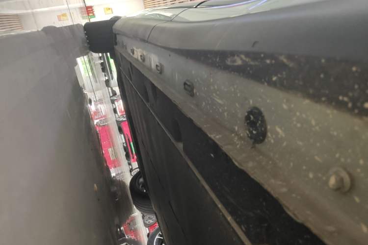 Used IM LS6 2023 Max Extended-Range Version Left Side Sill