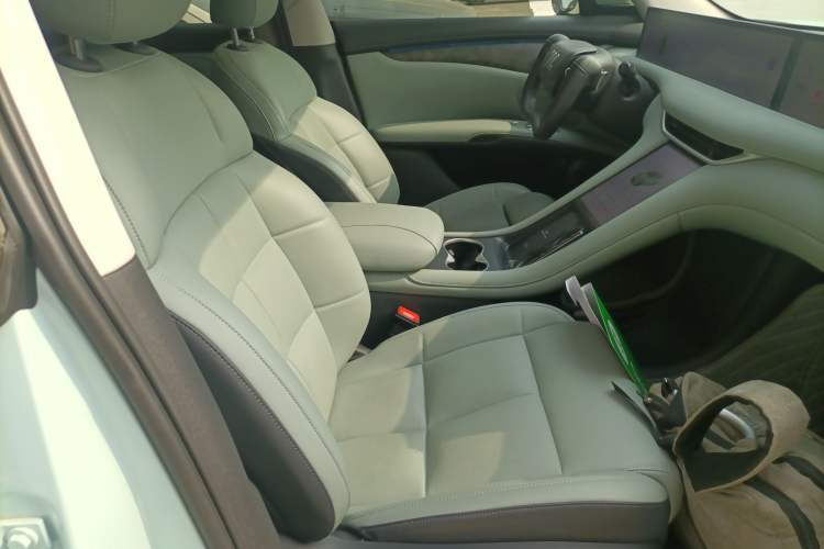Used IM LS6 2023 Max Long-Range Version Right Front Seat