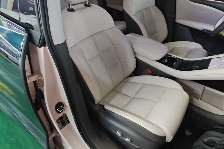 Used IM LS6 2023 Max Standard Edition Right Front Seat