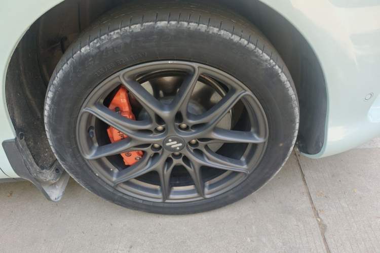 Used IM LS6 2023 Max Standard Edition Right Front Wheel Hub