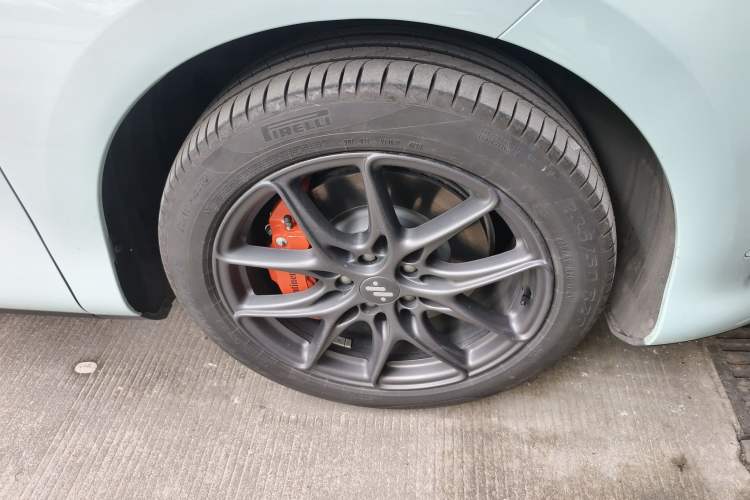 Used IM LS6 2023 Max Standard Edition Right Front Wheel Hub