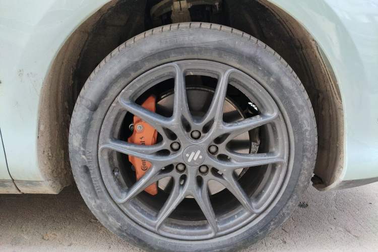 Used IM LS6 2023 Max Enhanced Performance Edition Right Front Wheel Hub
