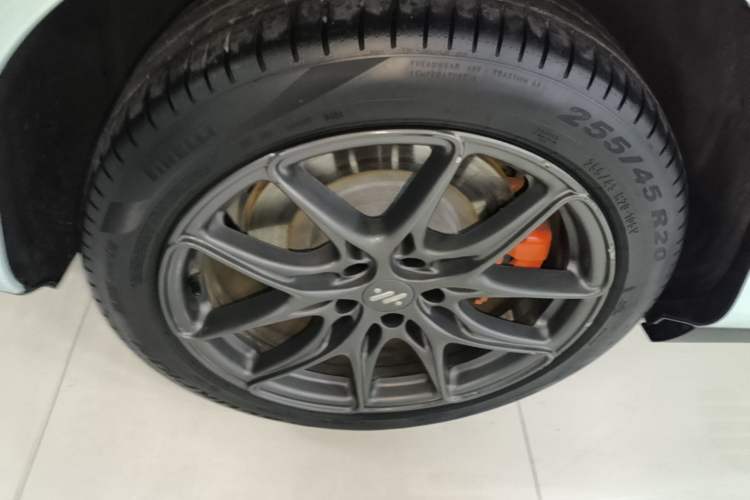 Used IM LS6 2023 Max Standard Edition Right Rear Wheel Hub