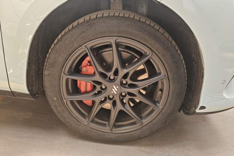 Used IM LS6 2023 Max Standard Edition Right Rear Wheel Hub