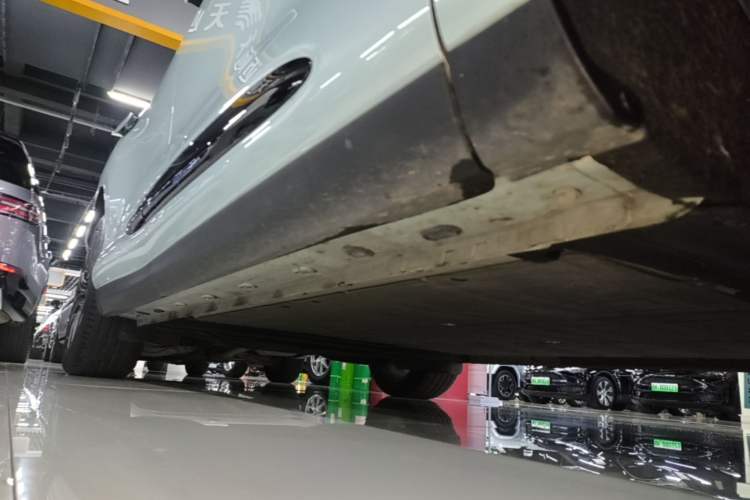 Used IM LS6 2023 Max Standard Edition Right Side Sill