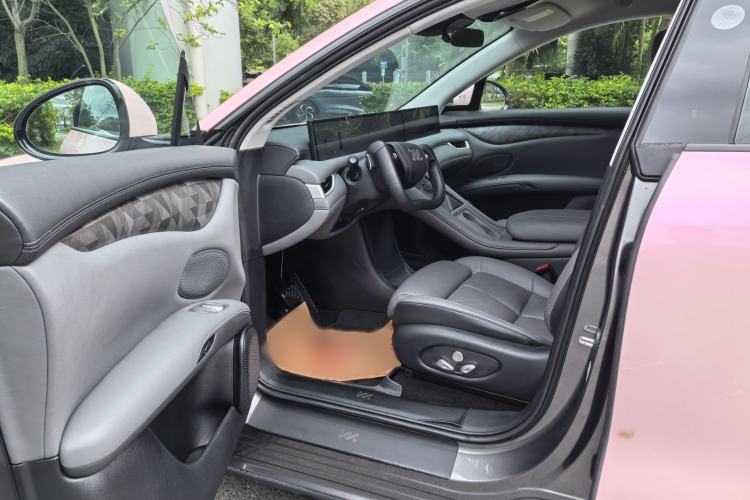 Used IM LS6 2023 Max Standard Edition Interior 1