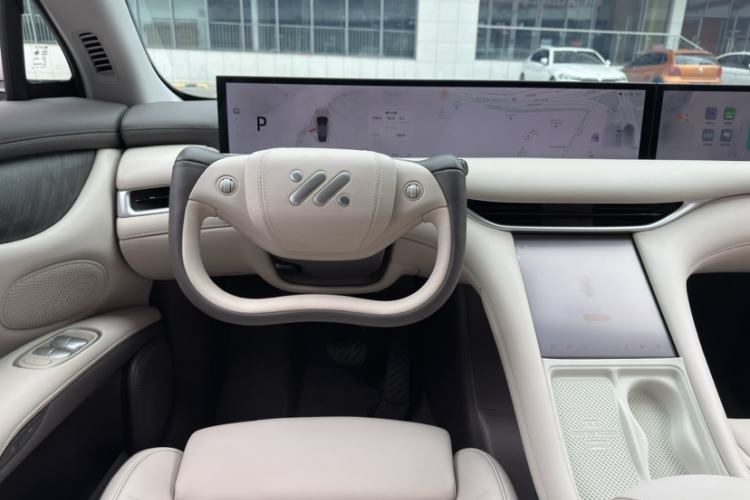 Used IM LS6 2023 Max Standard Edition Interior 2
