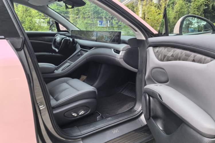 Used IM LS6 2023 Max Standard Edition Interior 2