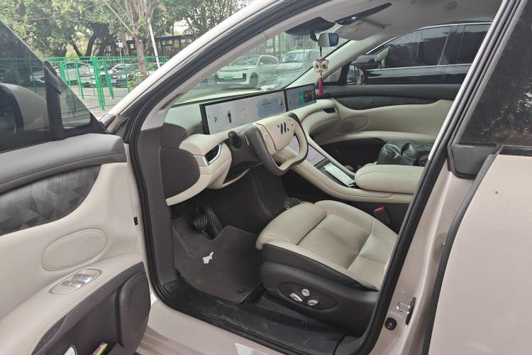 Used IM LS6 2023 Max Extended-Range Version Interior 3