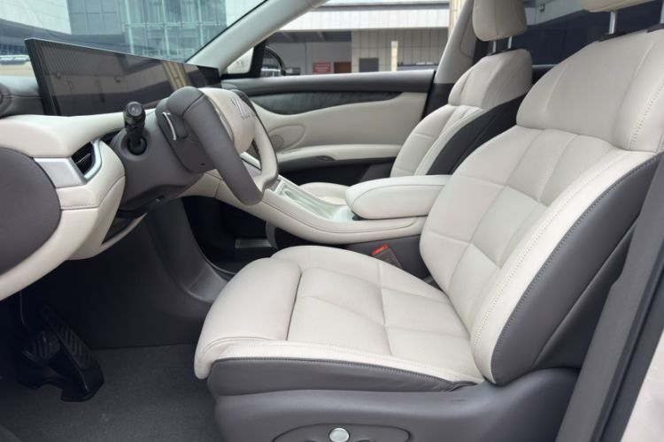 Used IM LS6 2023 Max Standard Edition Interior 7
