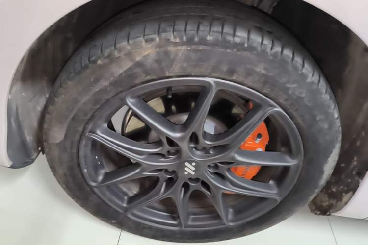 Used IM LS6 2023 Max Standard Edition Left Front Wheel Hub
