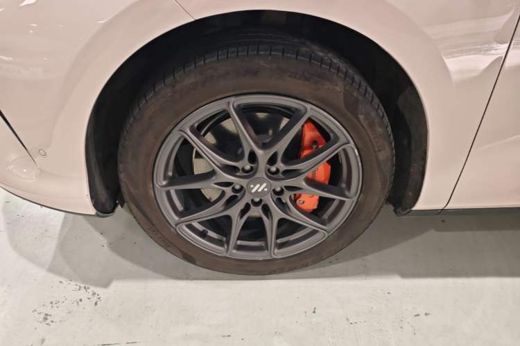 Used IM LS6 2023 Max Standard Edition Left Front Wheel Hub