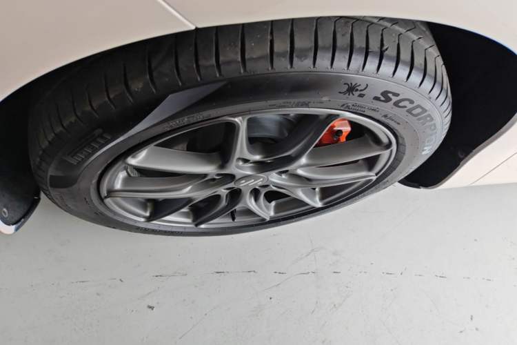 Used IM LS6 2023 Max Standard Edition Left Front Wheel Hub