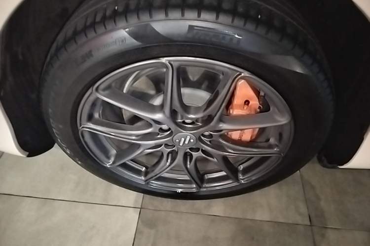 Used IM LS6 2023 Max Standard Edition Left Front Wheel Hub