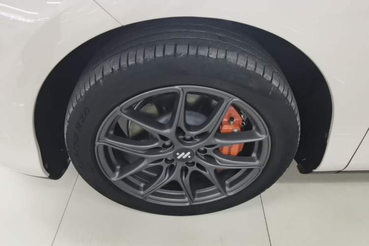 Used IM LS6 2023 Max Standard Edition Left Front Wheel Hub
