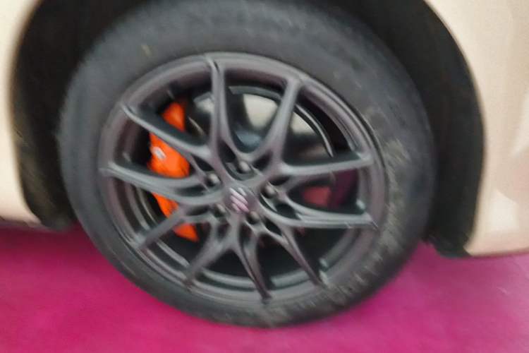 Used IM LS6 2023 Max Standard Edition Right Front Wheel Hub