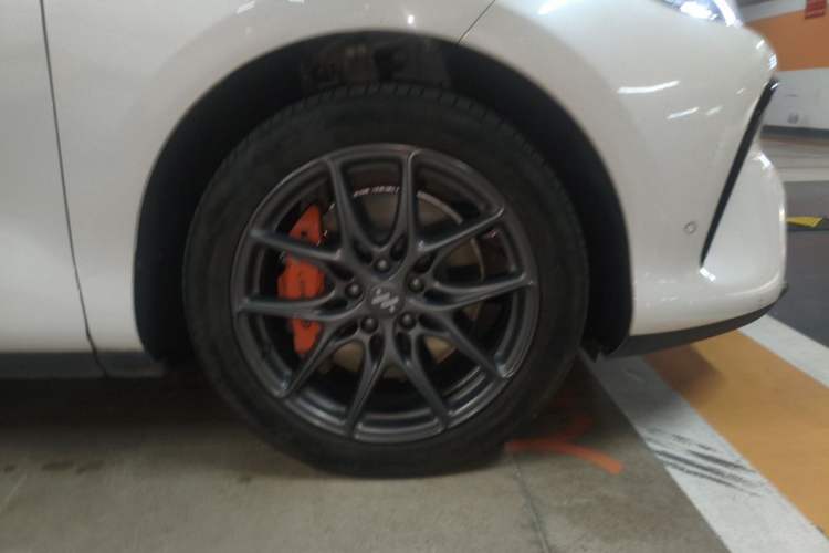 Used IM LS6 2023 Max Enhanced Performance Edition Right Front Wheel Hub