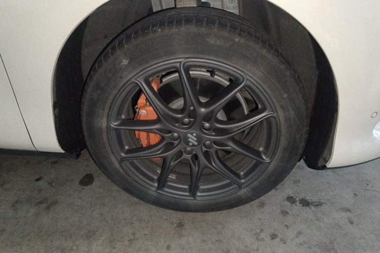 Used IM LS6 2023 Max Standard Edition Right Front Wheel Hub
