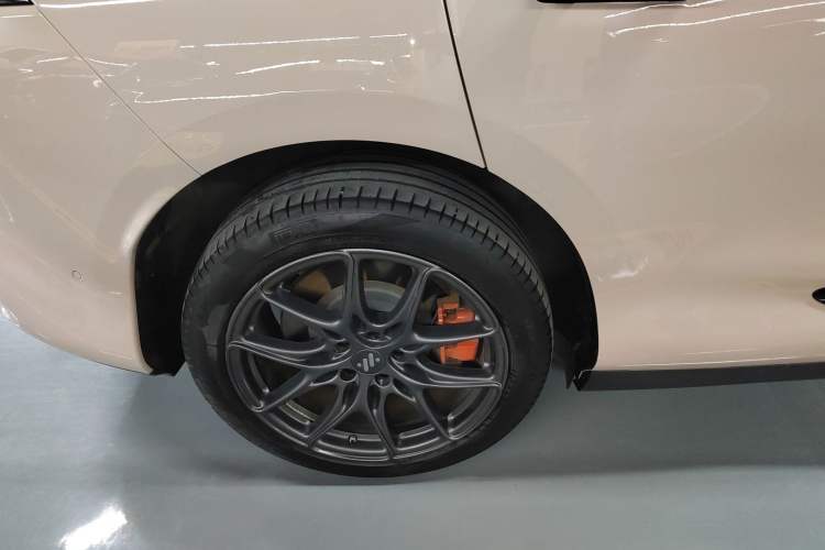 Used IM LS6 2023 Max Standard Edition Exterior 8