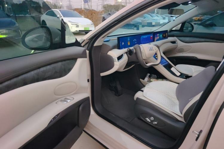 Used IM LS6 2023 Max Long-Range Version Interior 3