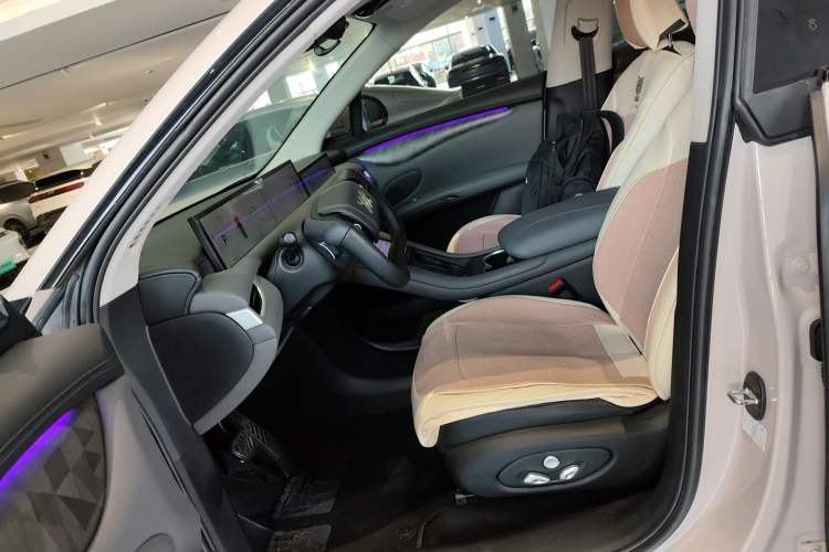 Used IM LS6 2023 Max Long-Range Version Left Front Seat