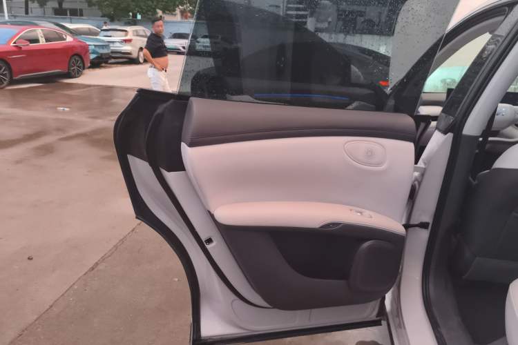 Used IM LS6 2023 Max Long-Range Version Left Rear Door Interior