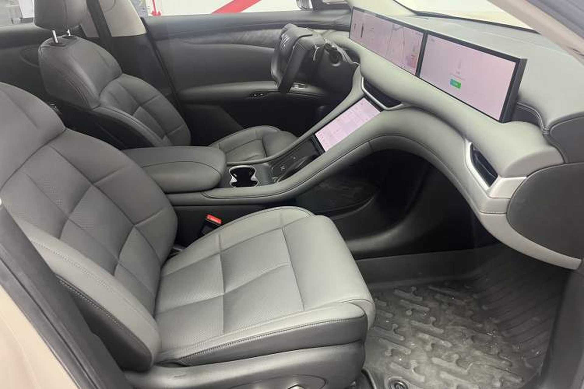 Used IM LS6 2023 Max Long-Range Version Right Front Seat