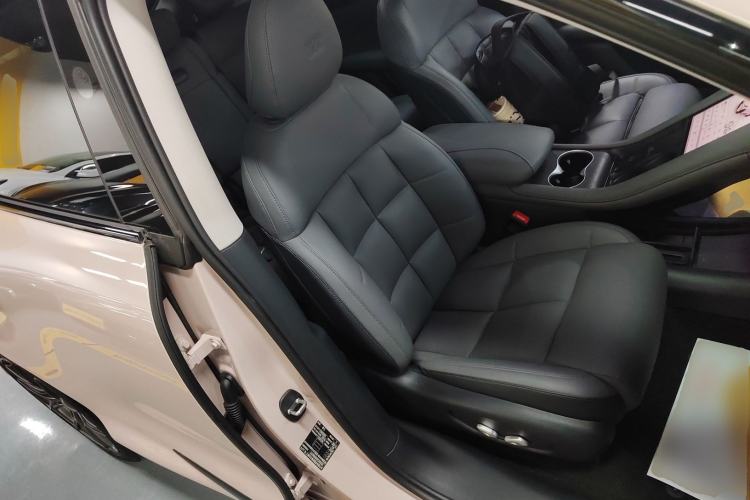 Used IM LS6 2023 Max Standard Edition Right Front Seat