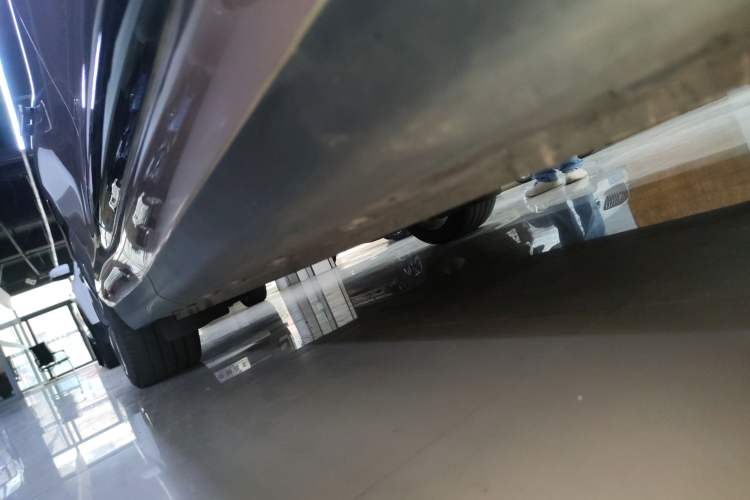 Used IM LS6 2023 Max Long-Range Version Right Side Sill