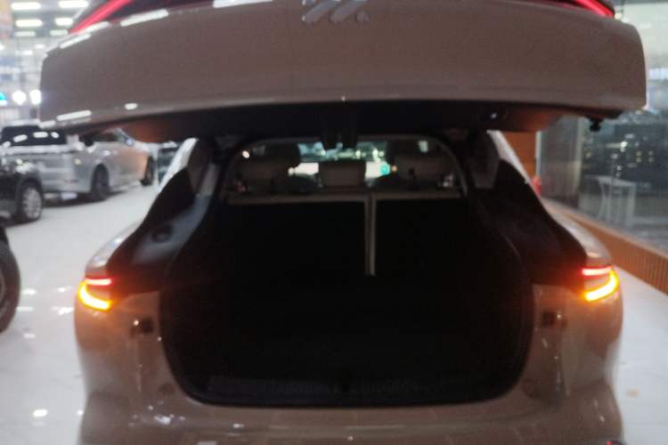 Used IM LS6 2023 Max Enhanced Performance Edition Trunk