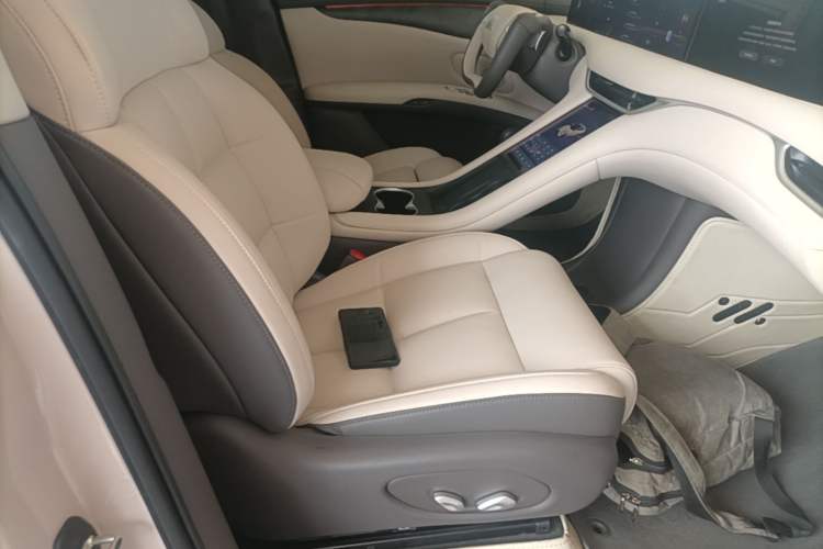 Used IM LS6 2023 Max Standard Edition Right Front Seat