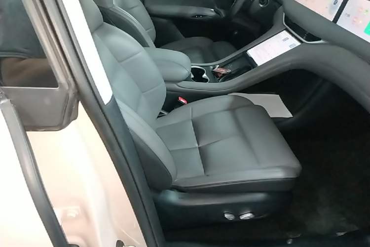 Used IM LS6 2023 Max Standard Edition Right Front Seat