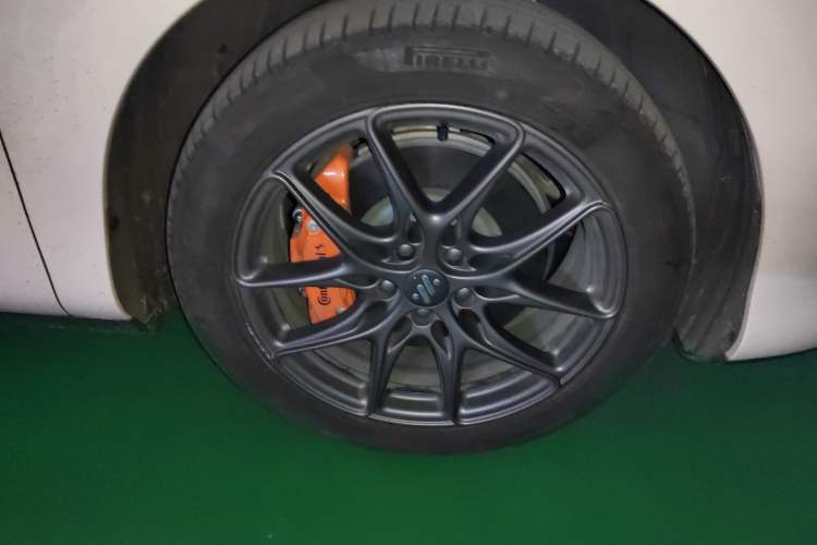 Used IM LS6 2023 Max Enhanced Performance Edition Right Front Wheel Hub
