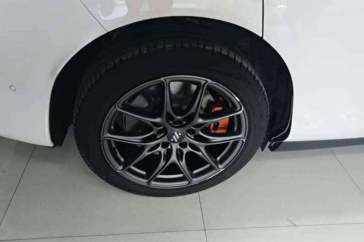 Used IM LS6 2023 Max Standard Edition Right Rear Wheel Hub