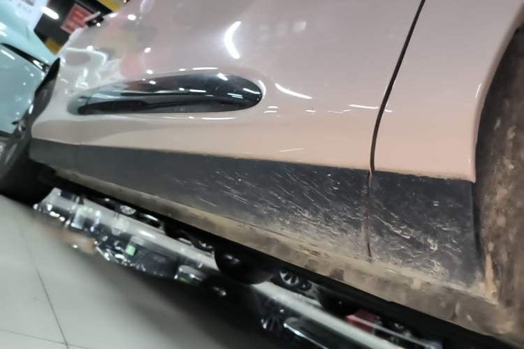 Used IM LS6 2023 Max Standard Edition Right Side Sill