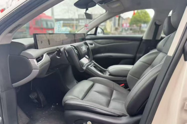 Used IM LS6 2023 Max Standard Edition Interior 1