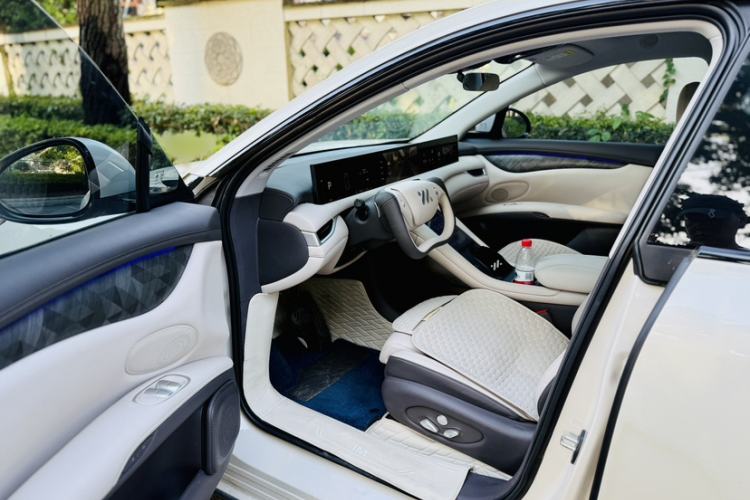 Used IM LS6 2023 Max Enhanced Performance Edition Interior 1