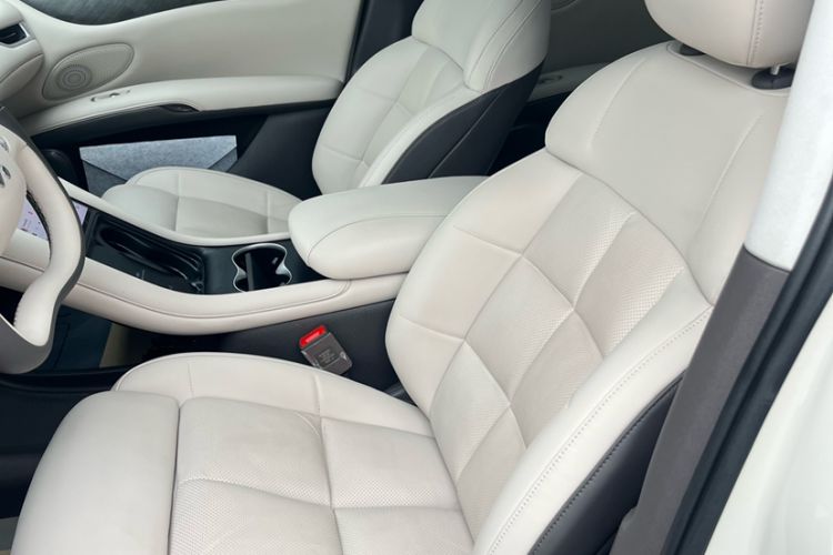 Used IM LS6 2023 Max Standard Edition Interior 2