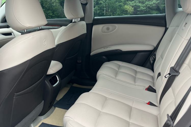 Used IM LS6 2023 Max Standard Edition Interior 3