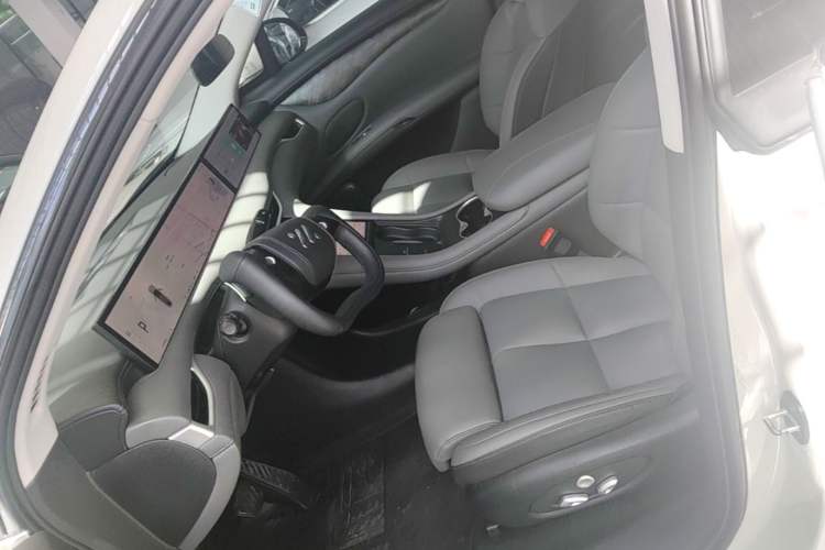 Used IM LS6 2023 Max Long-Range Version Left Front Seat