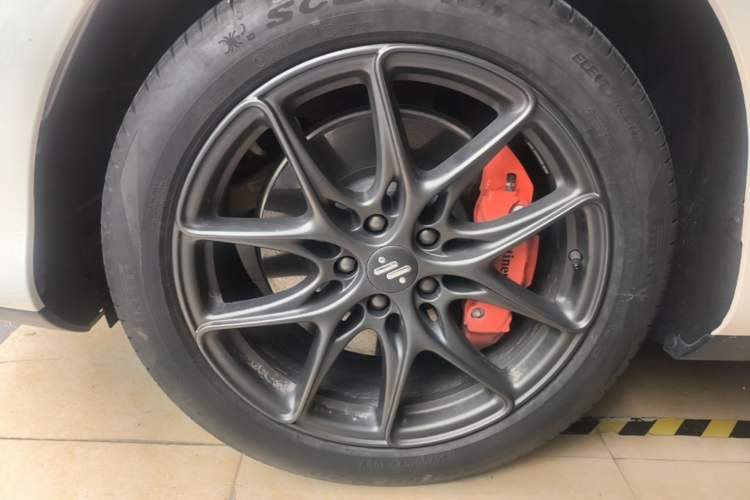 Used IM LS6 2023 Max Standard Edition Left Front Wheel Hub