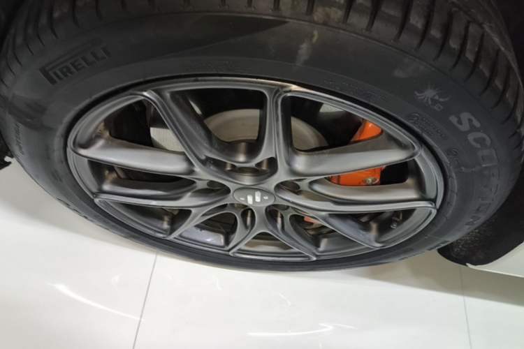 Used IM LS6 2023 Max Standard Edition Left Front Wheel Hub