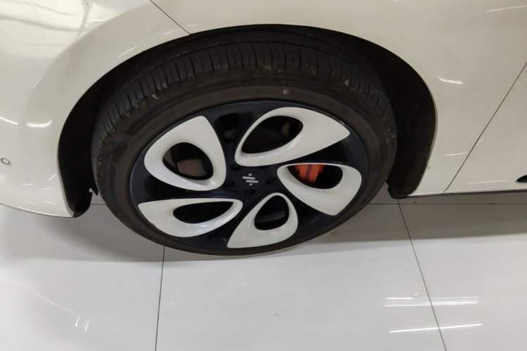 Used IM LS6 2023 Max Standard Edition Left Front Wheel Hub
