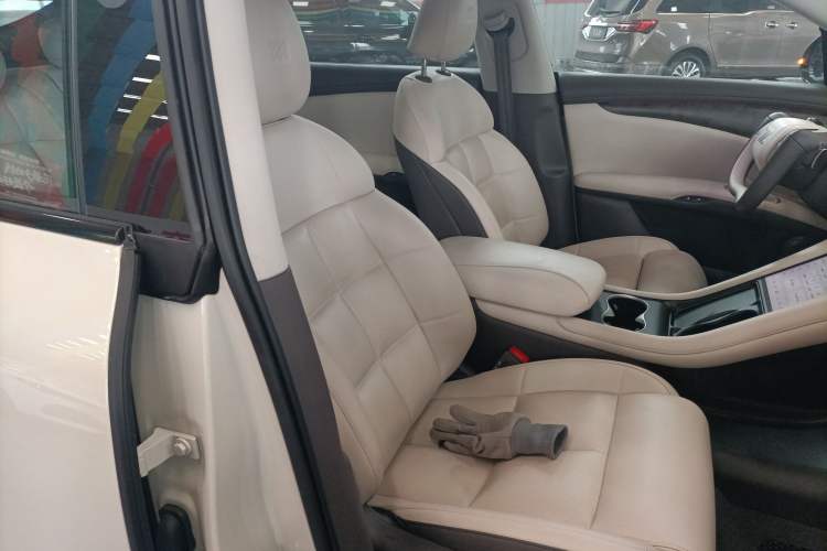 Used IM LS6 2023 Max Standard Edition Right Front Seat