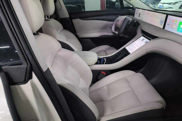 Used IM LS6 2023 Max Standard Edition Right Front Seat