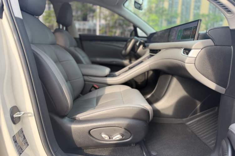 Used IM LS6 2023 Max Enhanced Performance Edition Right Front Seat