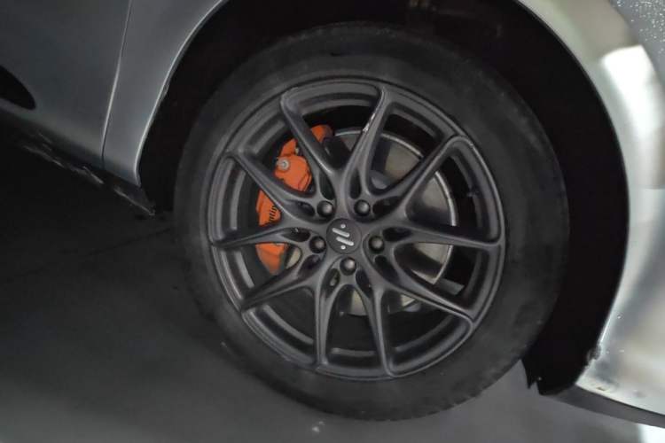 Used IM LS6 2023 Max Standard Edition Right Front Wheel Hub
