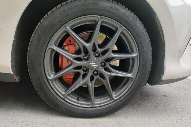 Used IM LS6 2023 Max Enhanced Performance Edition Right Front Wheel Hub